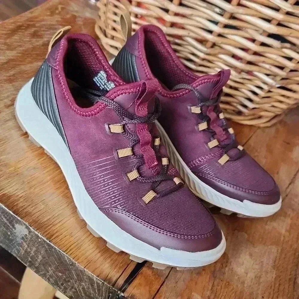 Baretraps Malina Sneakers Women's Size‎ 6 Maroon